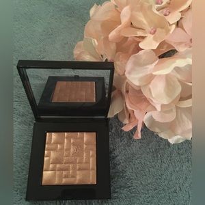 Bobbi Brown highlighting powder BRONZE GLOW